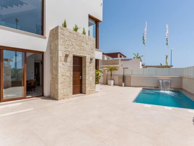 Villa te koop in Cala Marqués, Vera met zwembad garage - € 419.000 (Ref: 9208607)