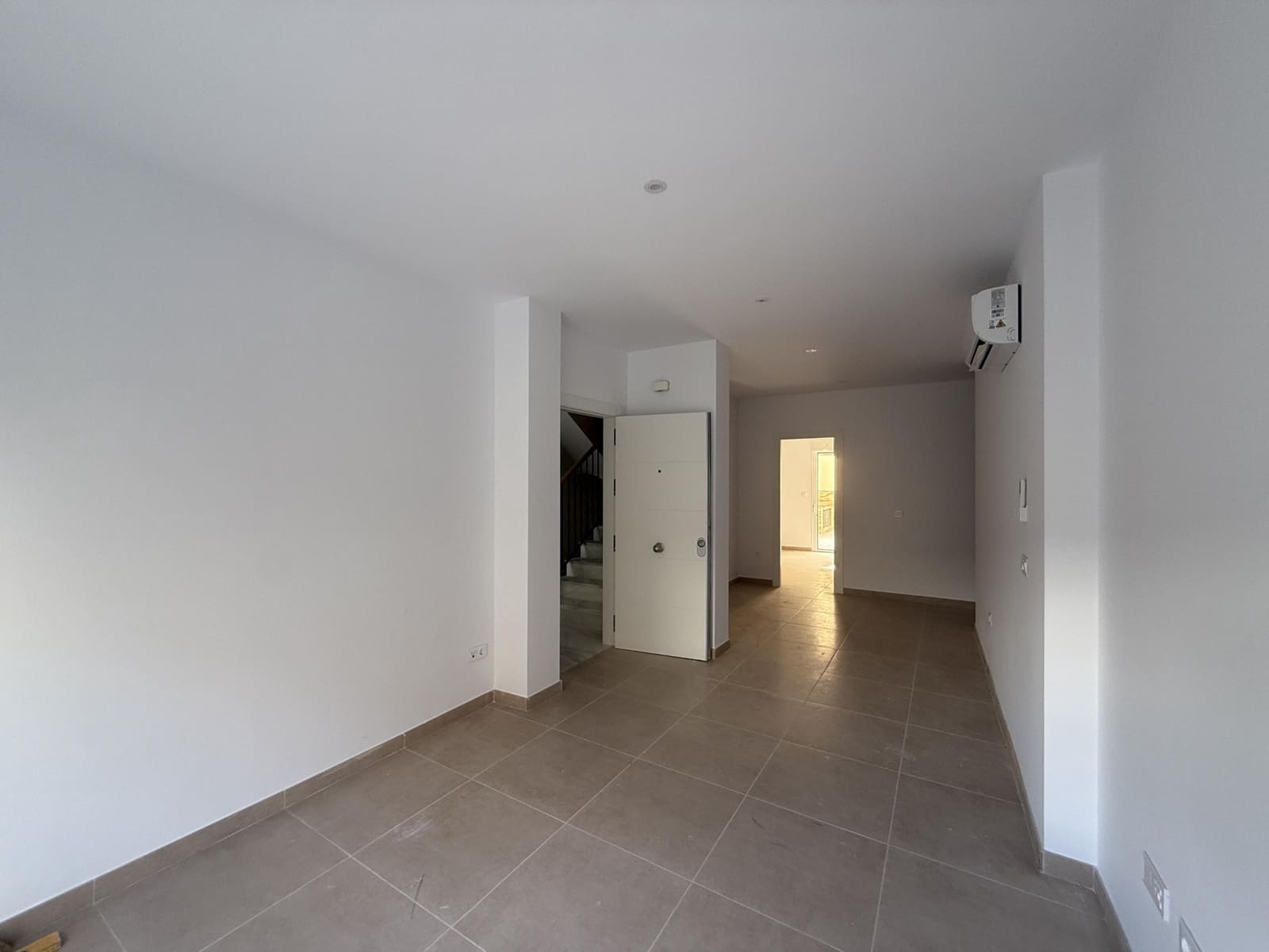 Piso de 2 habitaciones en Vera en venta con garaje - 130.000 € (Ref: 9440782)