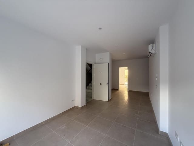 Piso de 2 habitaciones en Vera en venta con garaje - 130.000 € (Ref: 9440782)