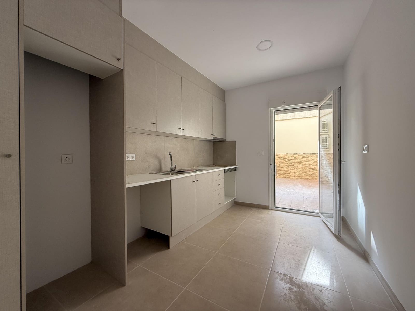 Piso de 2 habitaciones en Vera en venta con garaje - 130.000 € (Ref: 9440782)