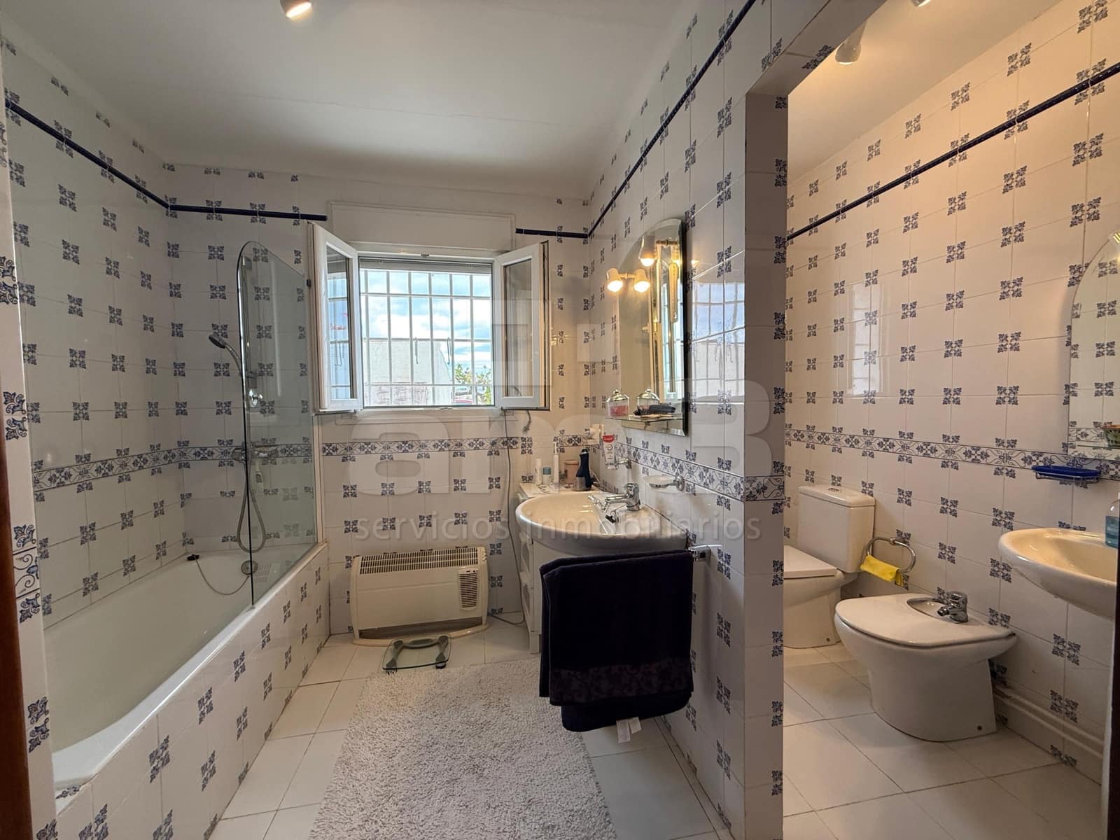 3 bedroom Villa for sale in Cuevas del Almanzora with garage - € 399,000 (Ref: 9440803)