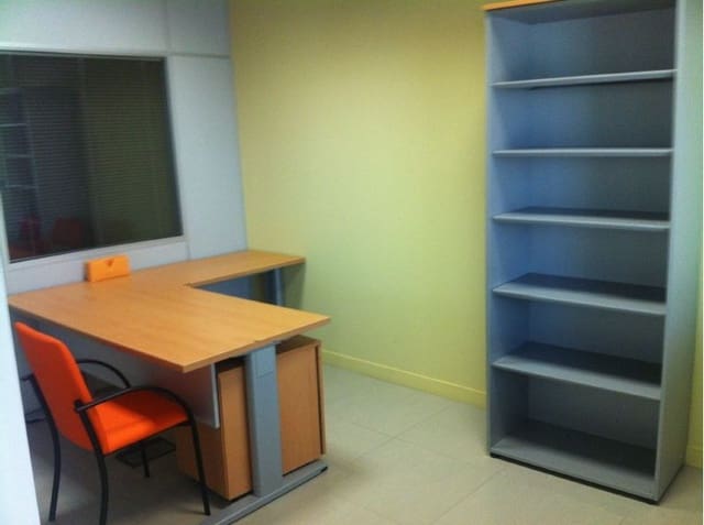 Office for rent in Vera Ciudad, Vera - € 550 (Ref: 9446519)