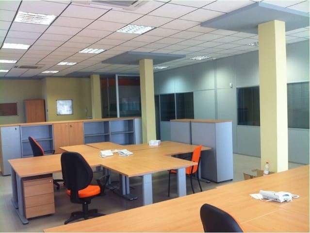 Office for rent in Vera Ciudad, Vera - € 550 (Ref: 9446519)