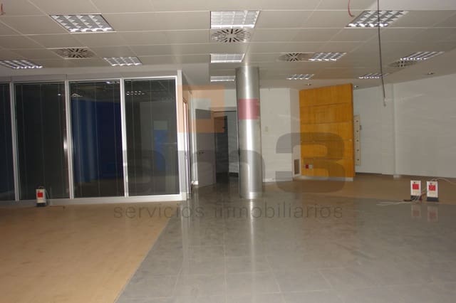 Local Commercial à louer à Vera Ciudad, Vera - 1 200 € (Ref: 9446522)