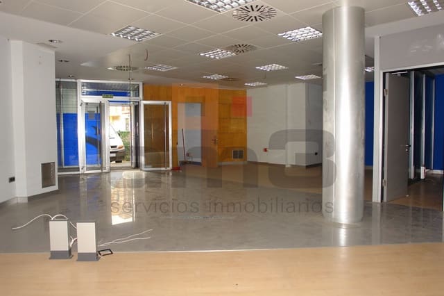 Local Commercial à louer à Vera Ciudad, Vera - 1 200 € (Ref: 9446522)