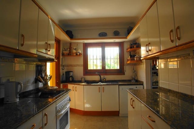 4 slaapkamer Villa te koop in Vera Ciudad, Vera met zwembad garage - € 570.000 (Ref: 9446523)