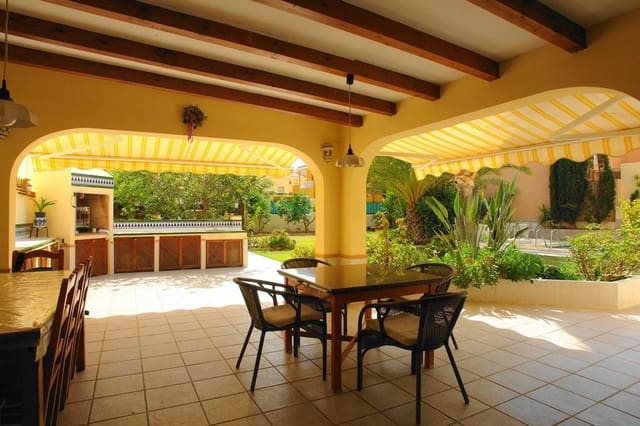 4 slaapkamer Villa te koop in Vera Ciudad, Vera met zwembad garage - € 570.000 (Ref: 9446523)