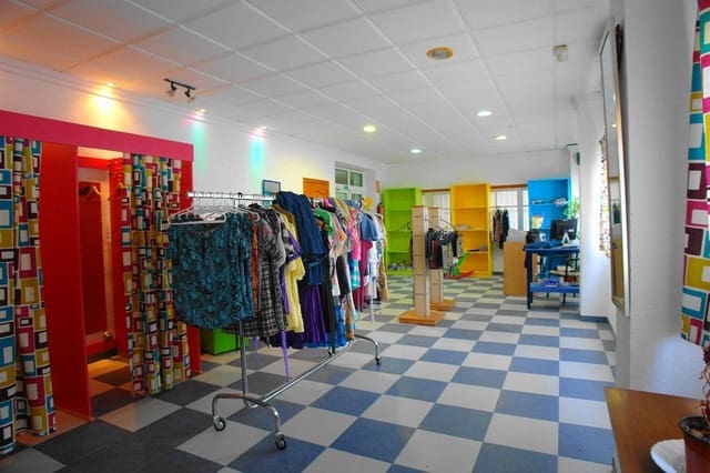 Local Commercial à louer à Vera Ciudad, Vera - 300 € (Ref: 9446527)