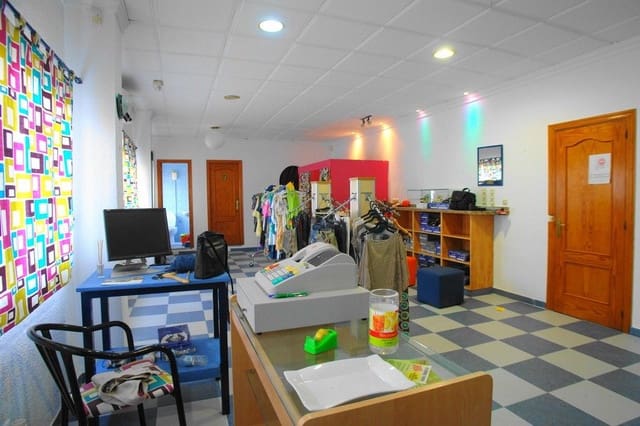 Local Commercial à louer à Vera Ciudad, Vera - 300 € (Ref: 9446527)