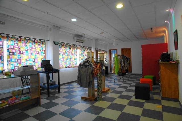 Local Commercial à louer à Vera Ciudad, Vera - 300 € (Ref: 9446527)