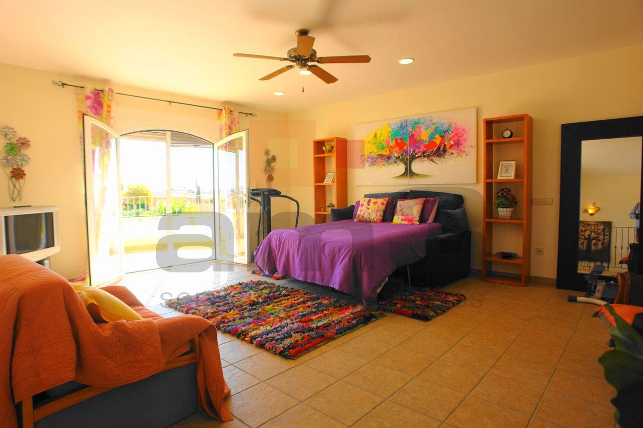 4 bedroom Villa for sale in Vera with pool garage - € 695,000 (Ref: 9446538)