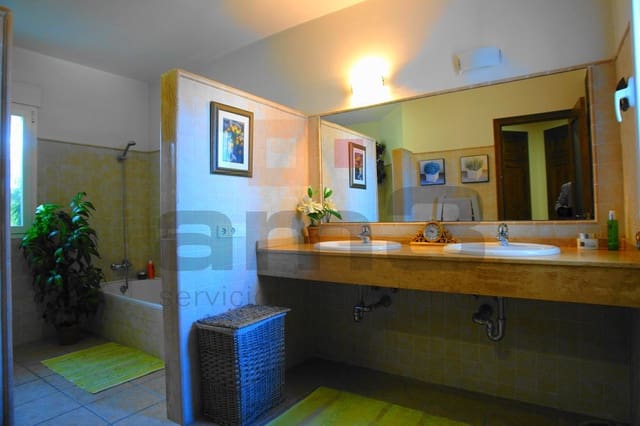 4 bedroom Villa for sale in Vera with pool garage - € 695,000 (Ref: 9446538)