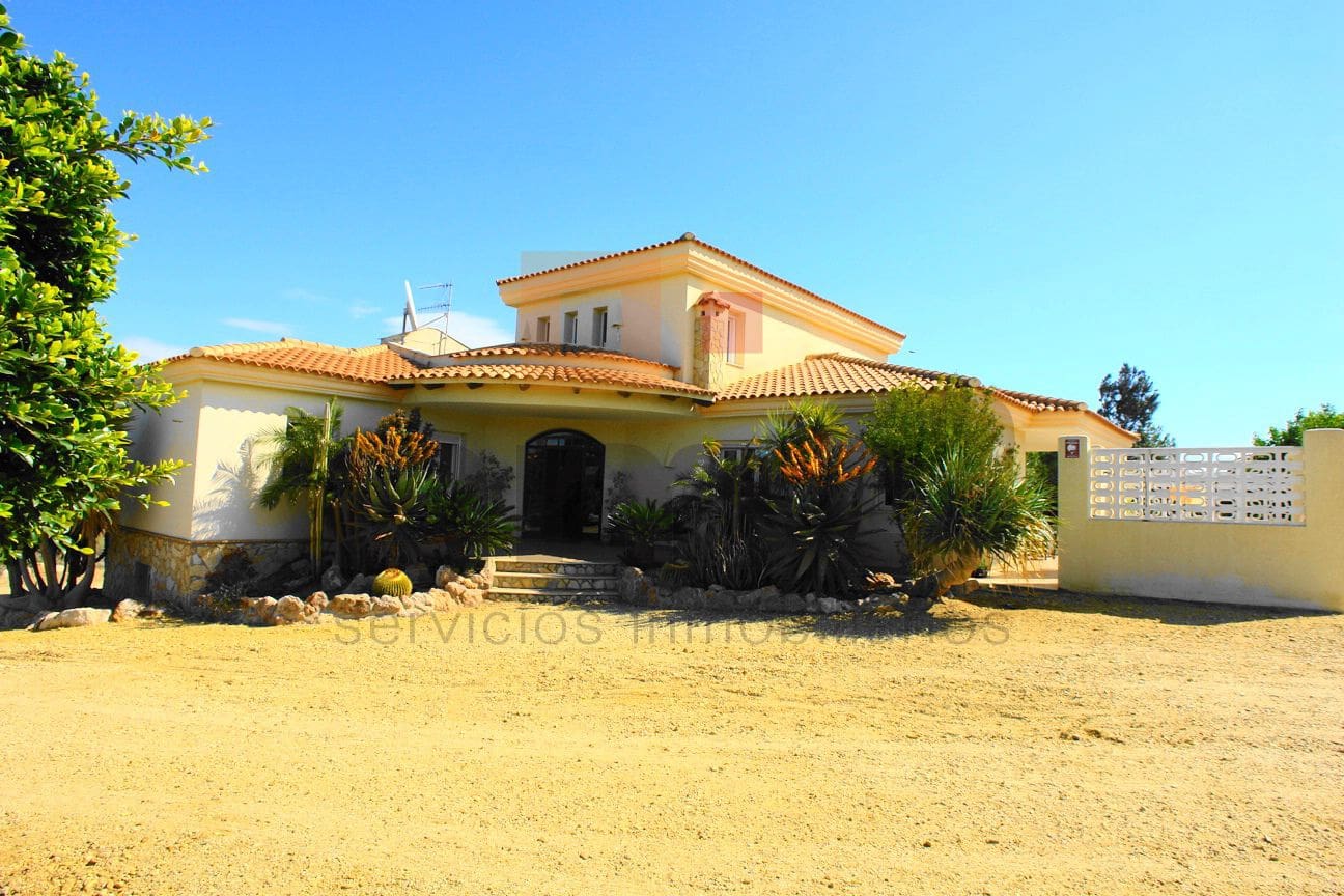 4 bedroom Villa for sale in Vera with pool garage - € 695,000 (Ref: 9446538)