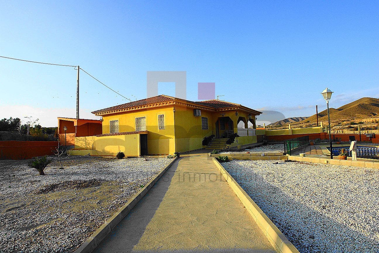 3 soveværelse Villa til salg i Los Llanos (Zurgena) med swimmingpool - € 325.000 (Ref: 9446541)