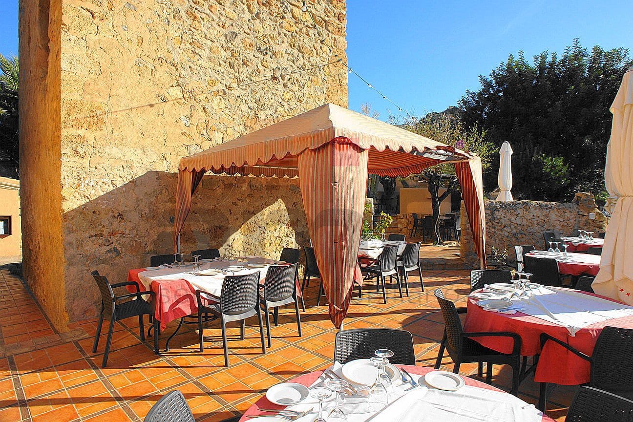 Erhverv til salg i Turre med garage - € 450.000 (Ref: 9446549)