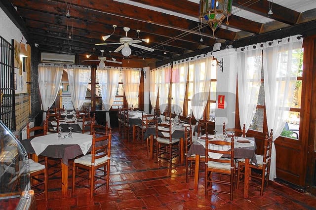 Erhverv til salg i Turre med garage - € 450.000 (Ref: 9446549)