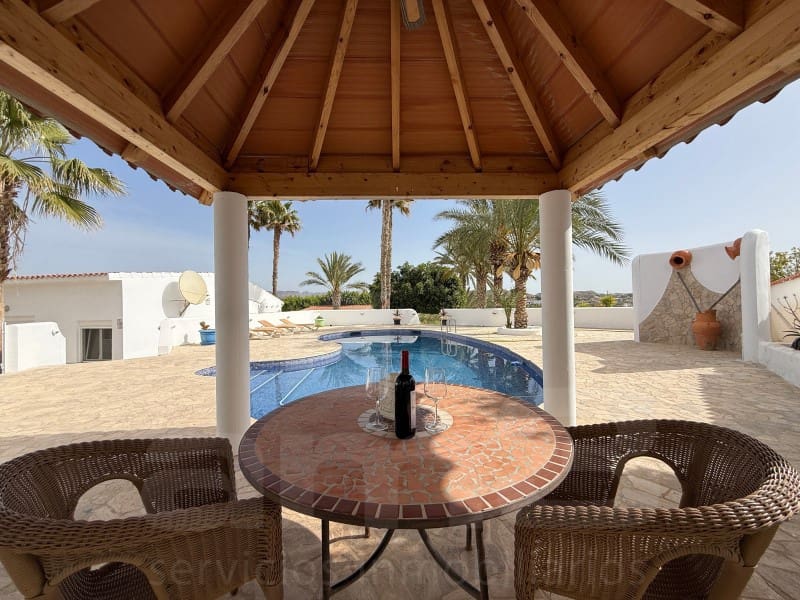 4 bedroom Villa for sale in Antas with garage - € 625,000 (Ref: 9770577)