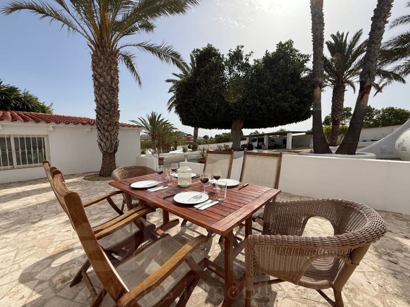 4 bedroom Villa for sale in Antas with garage - € 625,000 (Ref: 9770577)