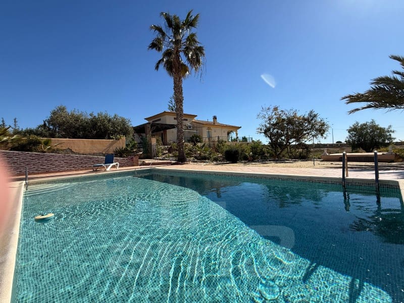 4 soverom Villa til salgs i Vera med garasje - € 449 000 (Ref: 9770578)