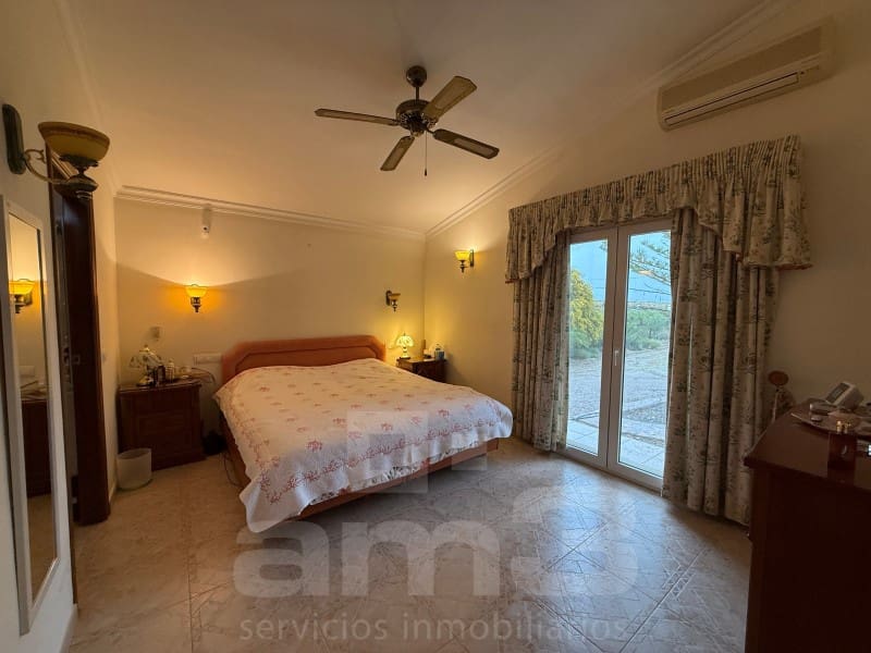 4 soverom Villa til salgs i Vera med garasje - € 449 000 (Ref: 9770578)