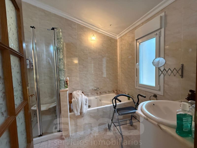 4 soverom Villa til salgs i Vera med garasje - € 449 000 (Ref: 9770578)