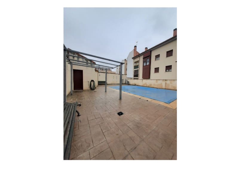 3 soverom Leilighet til salgs i Manzanares med svømmebasseng garasje - € 150 000 (Ref: 9794510)