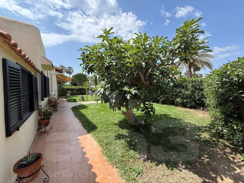 3 bedroom Villa for sale in Puerto del Rey with garage - € 535,000 (Ref: 9822723)