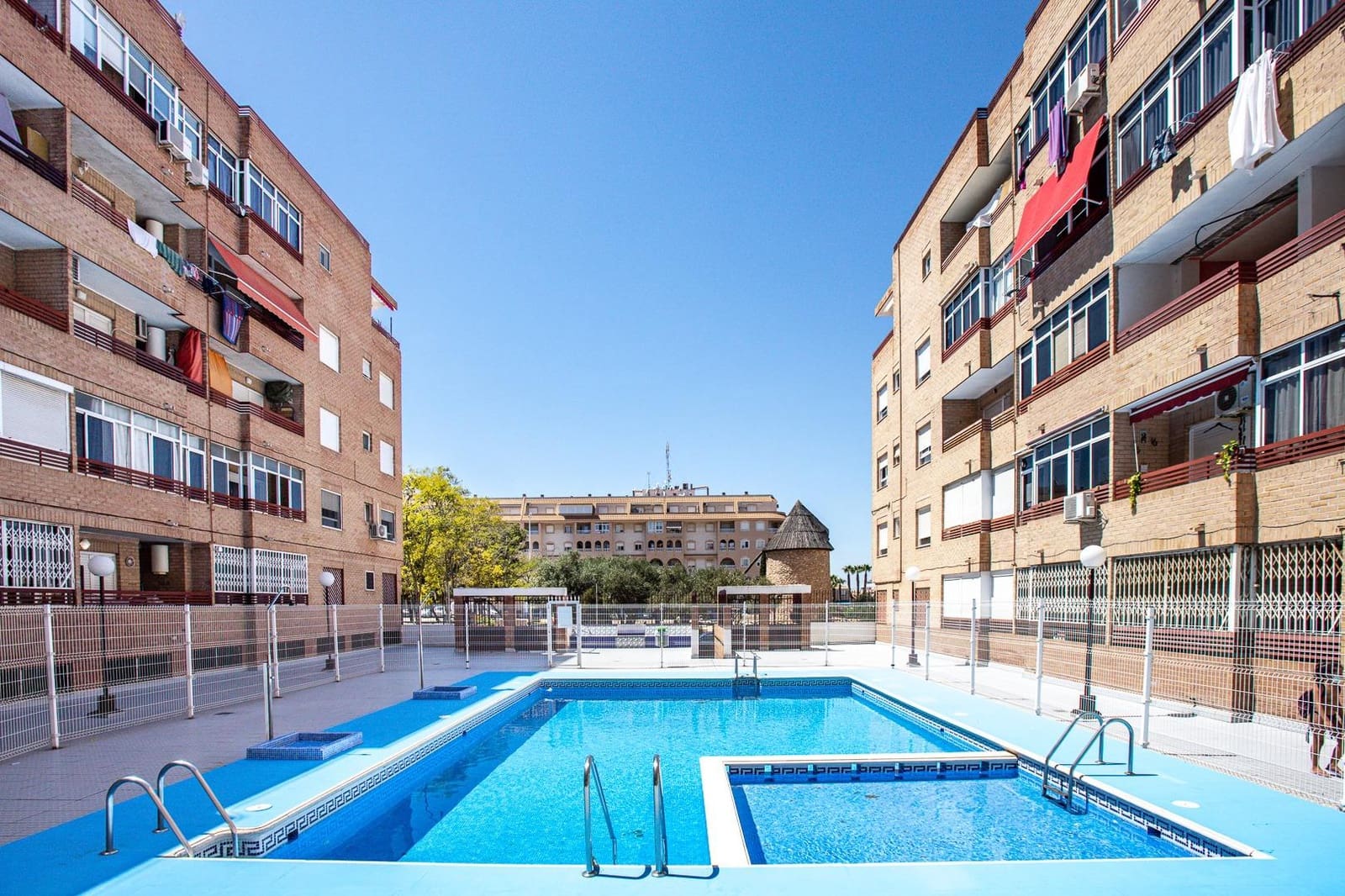 1 soveværelse Penthouse til salg i Torrevieja med swimmingpool - € 129.900 (Ref: 9574815)