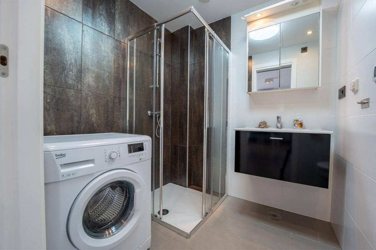 2 soveværelse Lejlighed til salg i Torrevieja med garage - € 299.000 (Ref: 9574825)