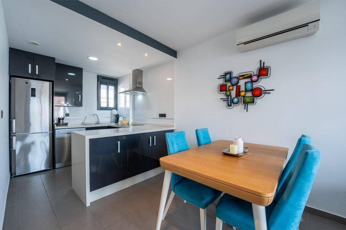 2 soveværelse Lejlighed til salg i Torrevieja med garage - € 299.000 (Ref: 9574825)