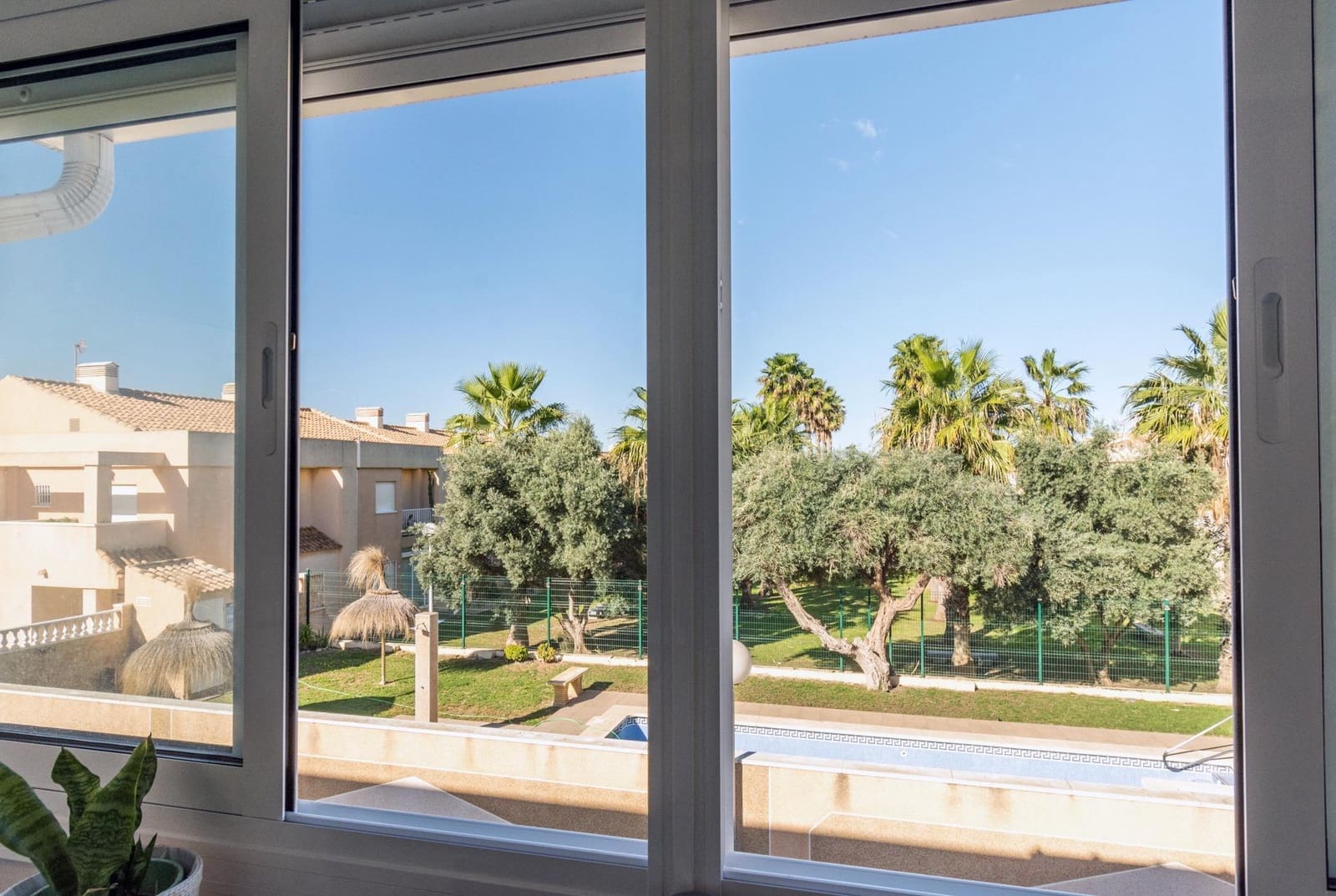 2 sypialnia Dom szeregowy na sprzedaż w Torrevieja z basenem - 190 000 € (Ref: 9637836)