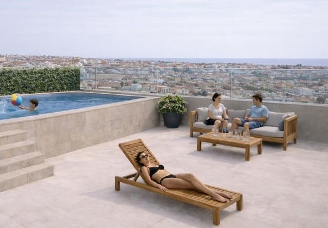 Ático de 2 habitaciones en Centro, Torrevieja en venta con piscina - 412.000 € (Ref: 9637840)