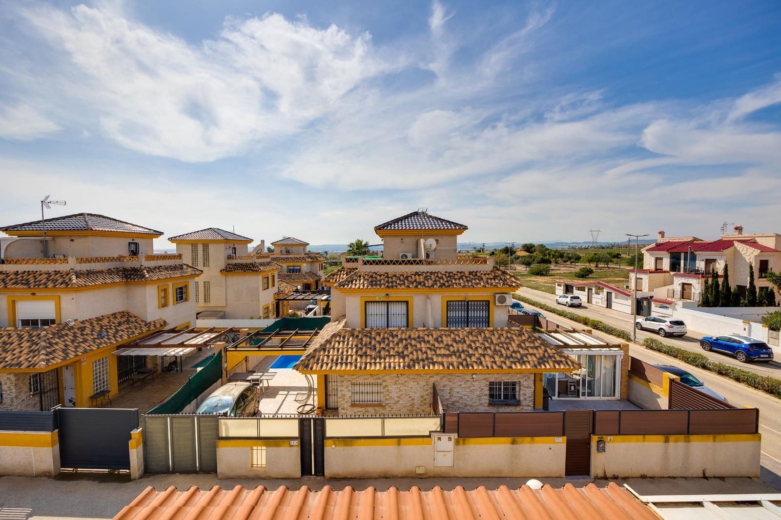 3 quarto Moradia para venda em Los Montesinos com piscina - 349 500 € (Ref: 9677655)