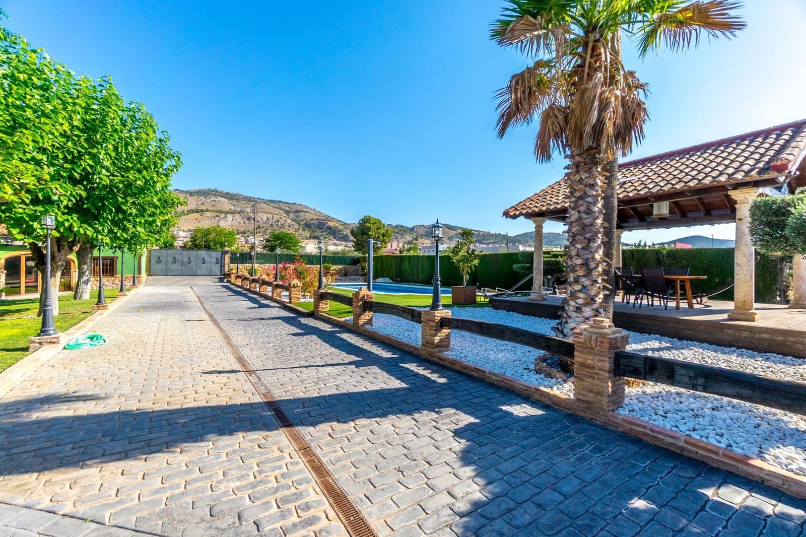 Chalet de 4 habitaciones en Onil en venta con piscina garaje - 950.000 € (Ref: 9744191)