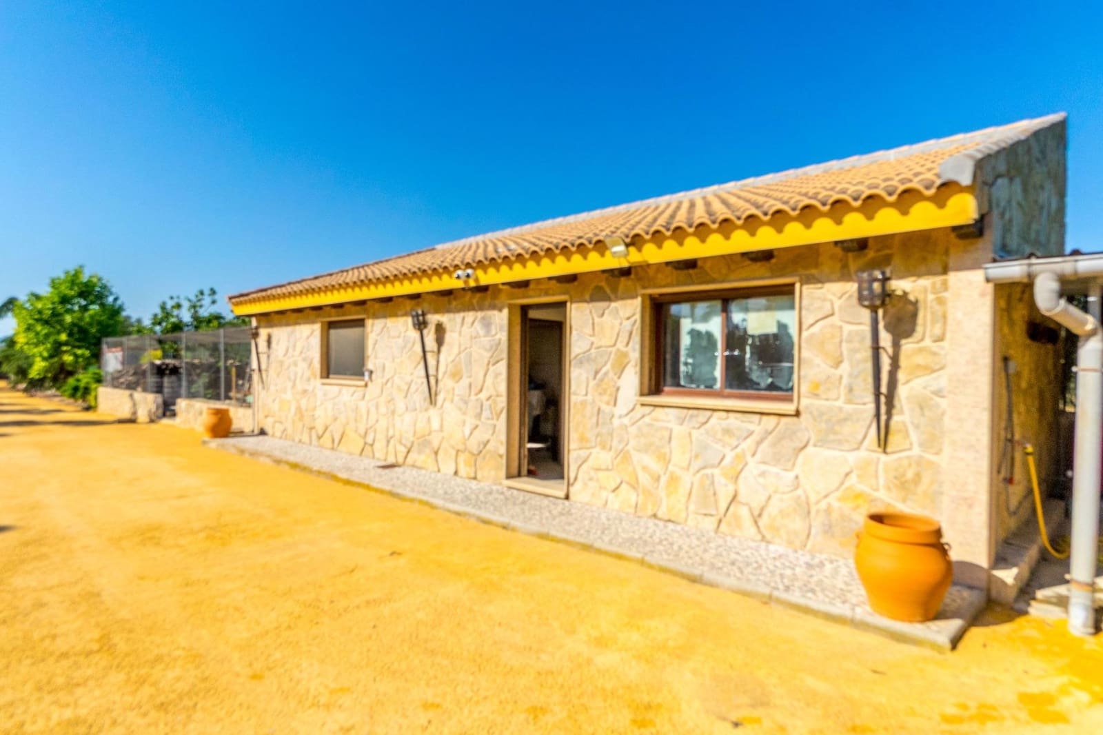 Chalet de 4 habitaciones en Onil en venta con piscina garaje - 950.000 € (Ref: 9744191)