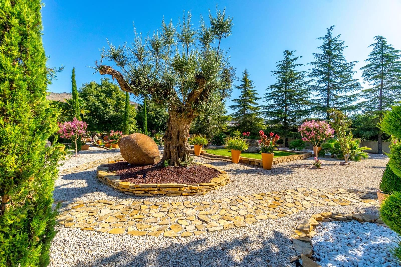 Chalet de 4 habitaciones en Onil en venta con piscina garaje - 950.000 € (Ref: 9744191)