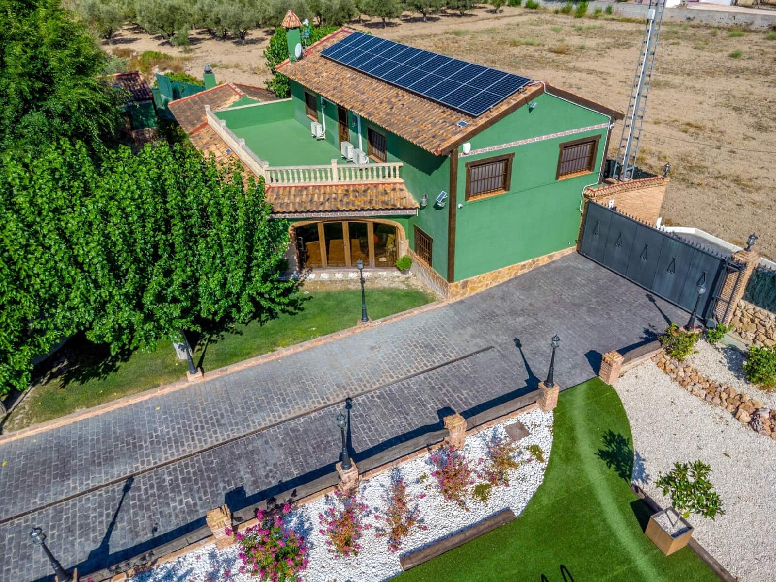 Chalet de 4 habitaciones en Onil en venta con piscina garaje - 950.000 € (Ref: 9744191)