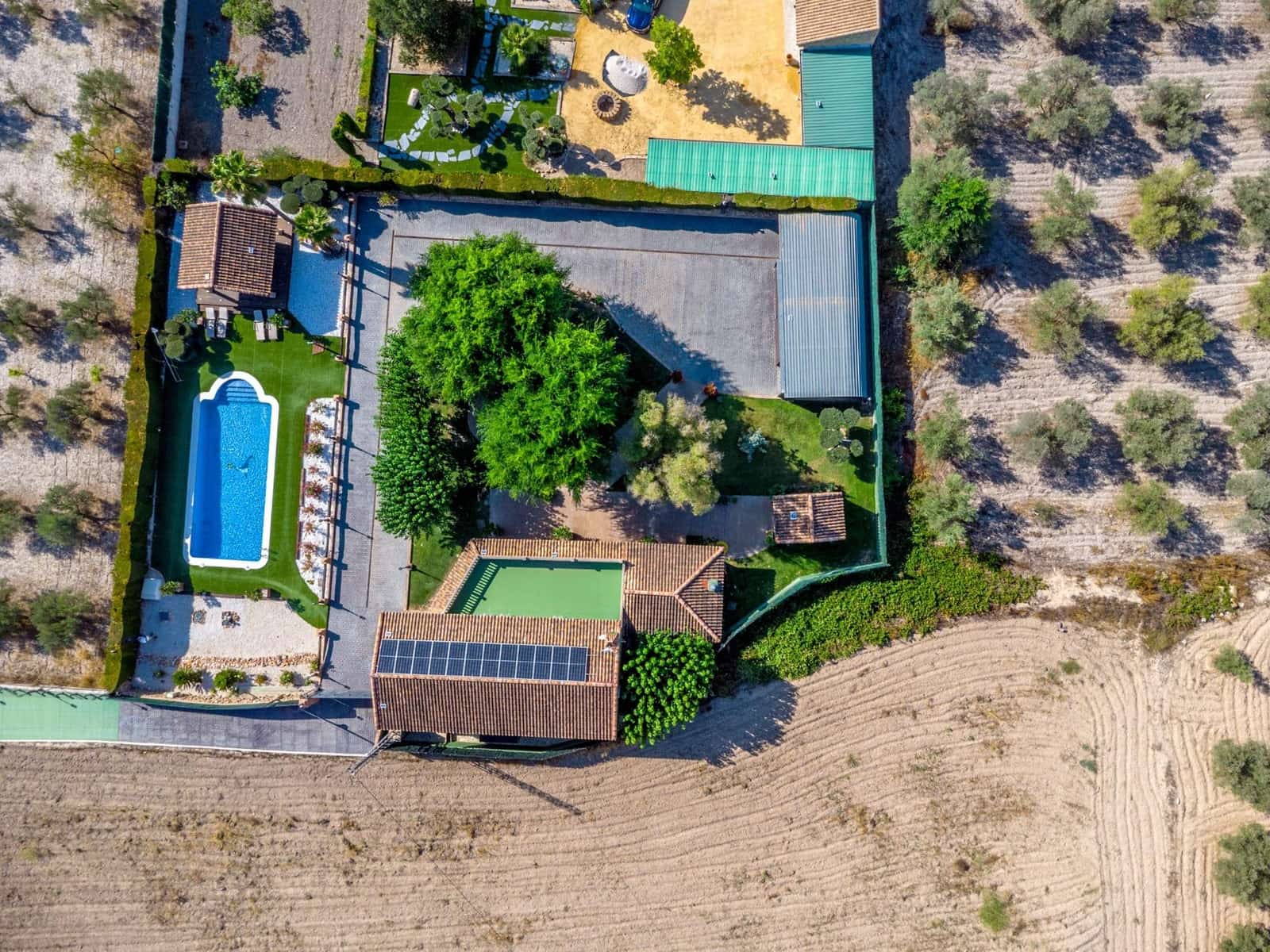 Chalet de 4 habitaciones en Onil en venta con piscina garaje - 950.000 € (Ref: 9744191)