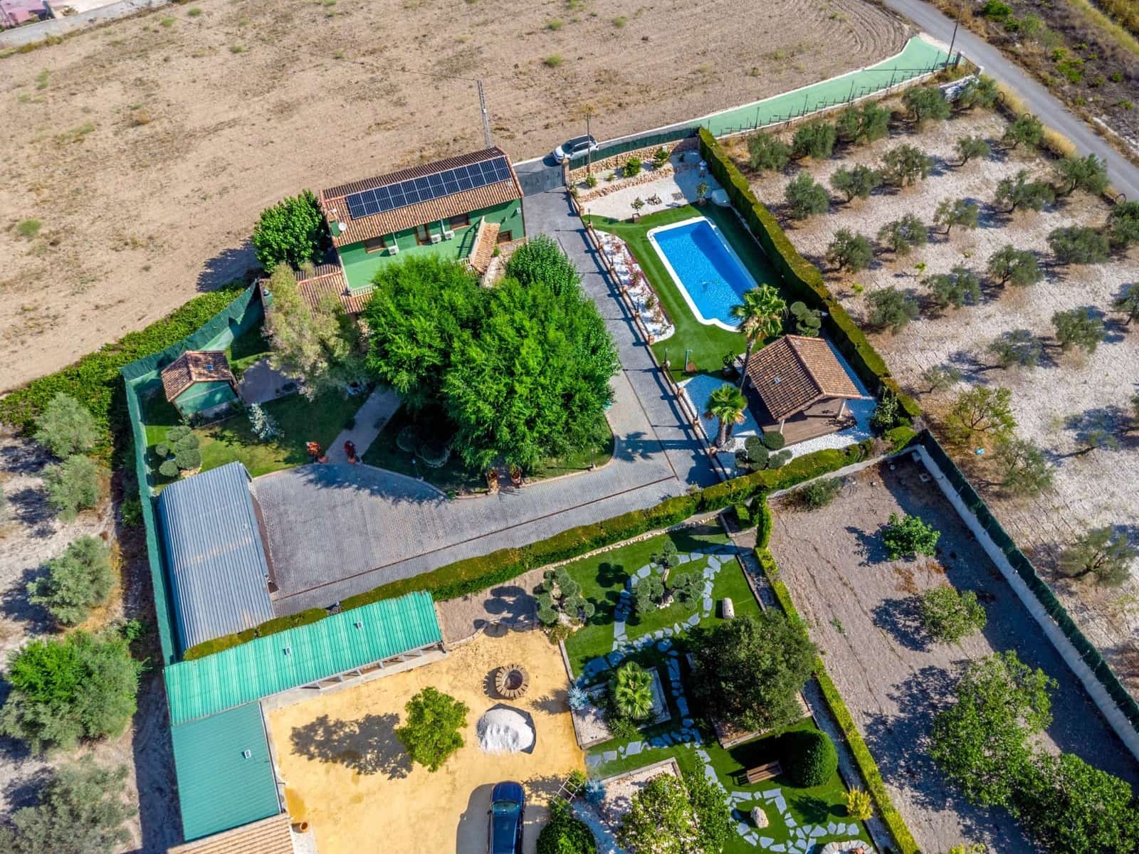 Chalet de 4 habitaciones en Onil en venta con piscina garaje - 950.000 € (Ref: 9744191)