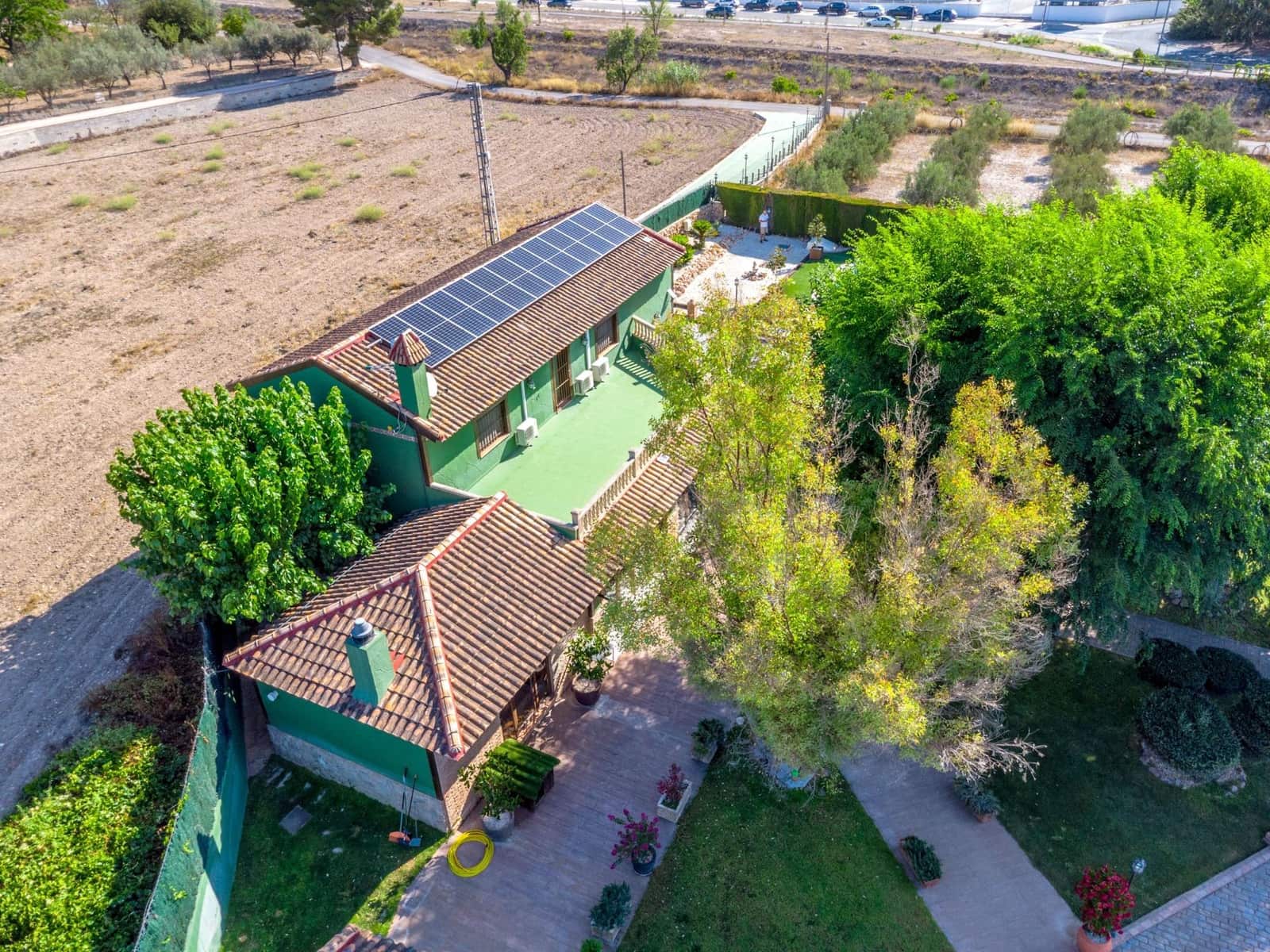 Chalet de 4 habitaciones en Onil en venta con piscina garaje - 950.000 € (Ref: 9744191)