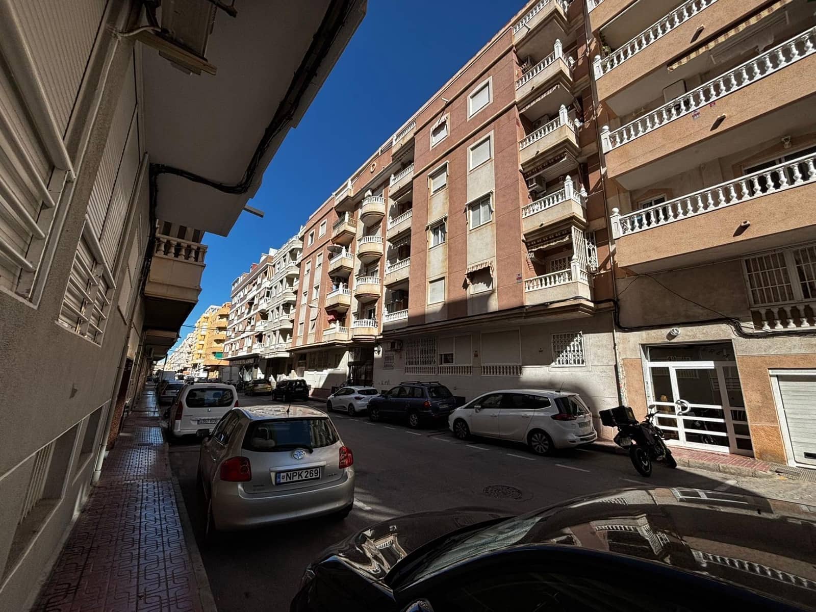 2 sovrum Lägenhet till salu i Torrevieja med garage - 140 000 € (Ref: 9744192)