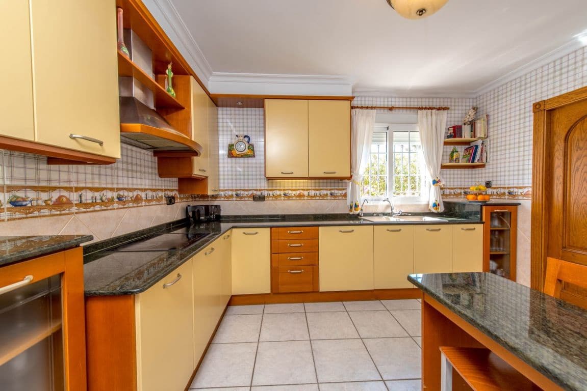 Chalet de 6 habitaciones en La Mata en venta con piscina garaje - 950.000 € (Ref: 9780777)