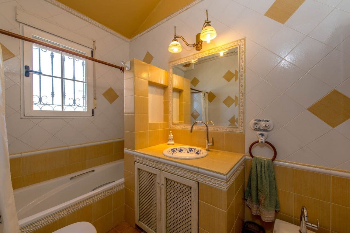 Chalet de 6 habitaciones en La Mata en venta con piscina garaje - 950.000 € (Ref: 9780777)