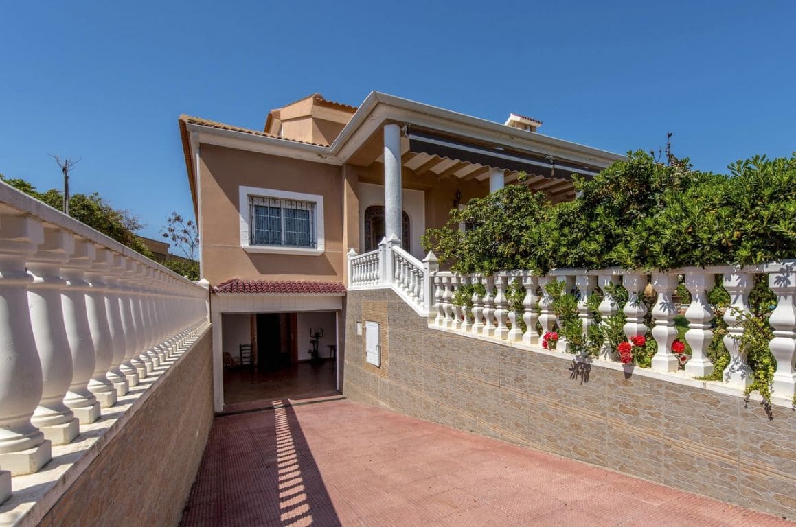 Chalet de 6 habitaciones en La Mata en venta con piscina garaje - 950.000 € (Ref: 9780777)