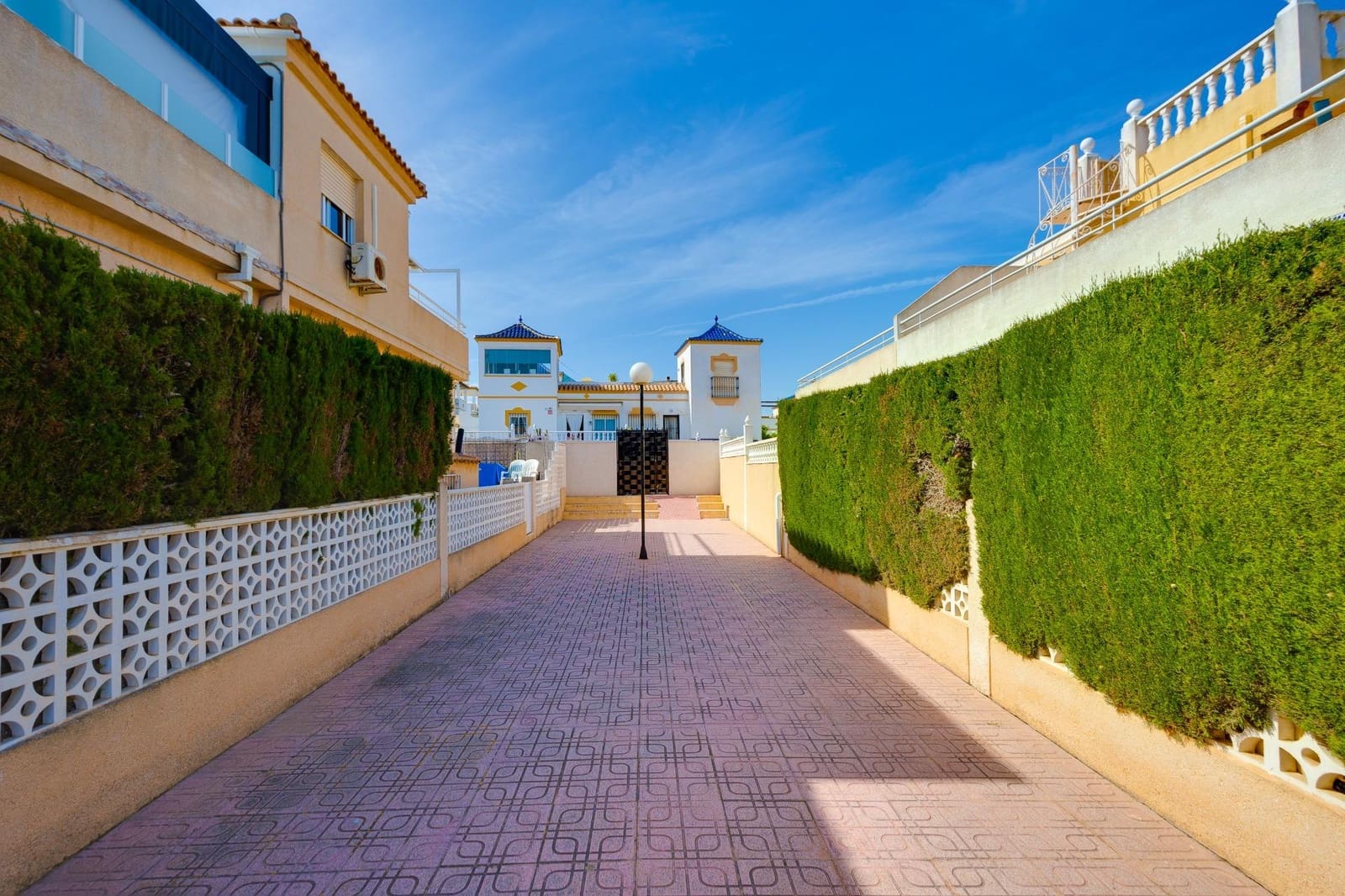 2 bedroom Terraced Villa for sale in Los Altos with pool - € 177,900 (Ref: 9787450)