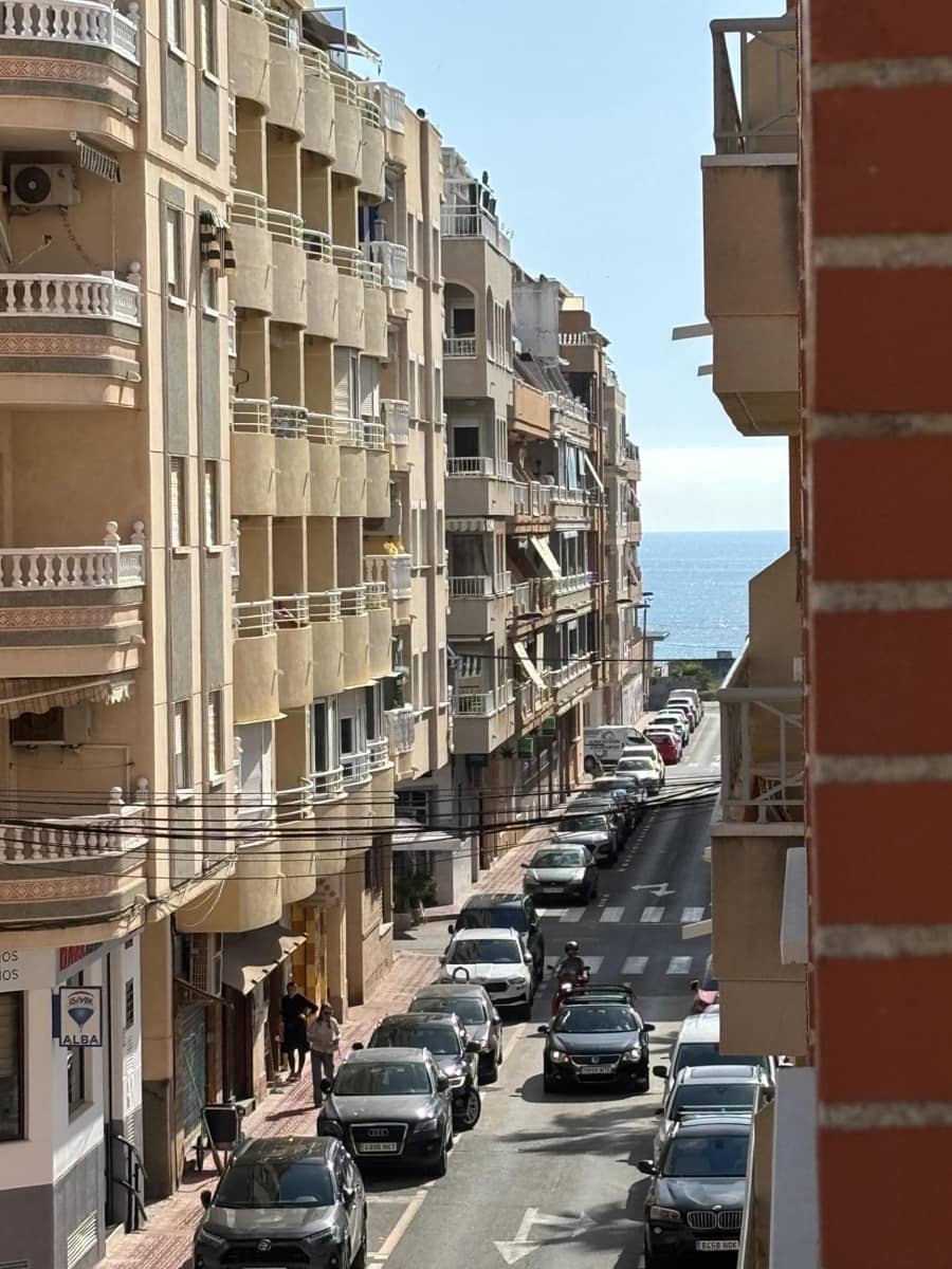 2 Zimmer Apartment zu verkaufen in Torrevieja mit Pool - 159.000 € (Ref: 9797347)