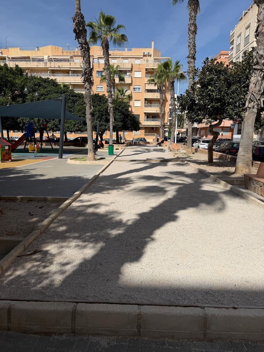 2 Zimmer Apartment zu verkaufen in Torrevieja mit Pool - 159.000 € (Ref: 9797347)