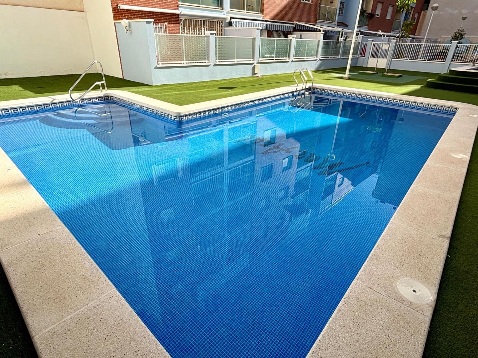 2 Zimmer Apartment zu verkaufen in Torrevieja mit Pool - 159.000 € (Ref: 9797347)