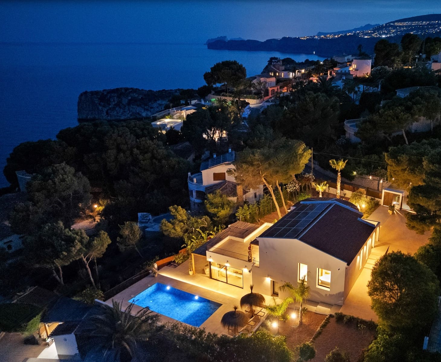 4 chambre Villa/Maison à vendre à Ambolo avec piscine - 1 980 000 € (Ref: 10120479)