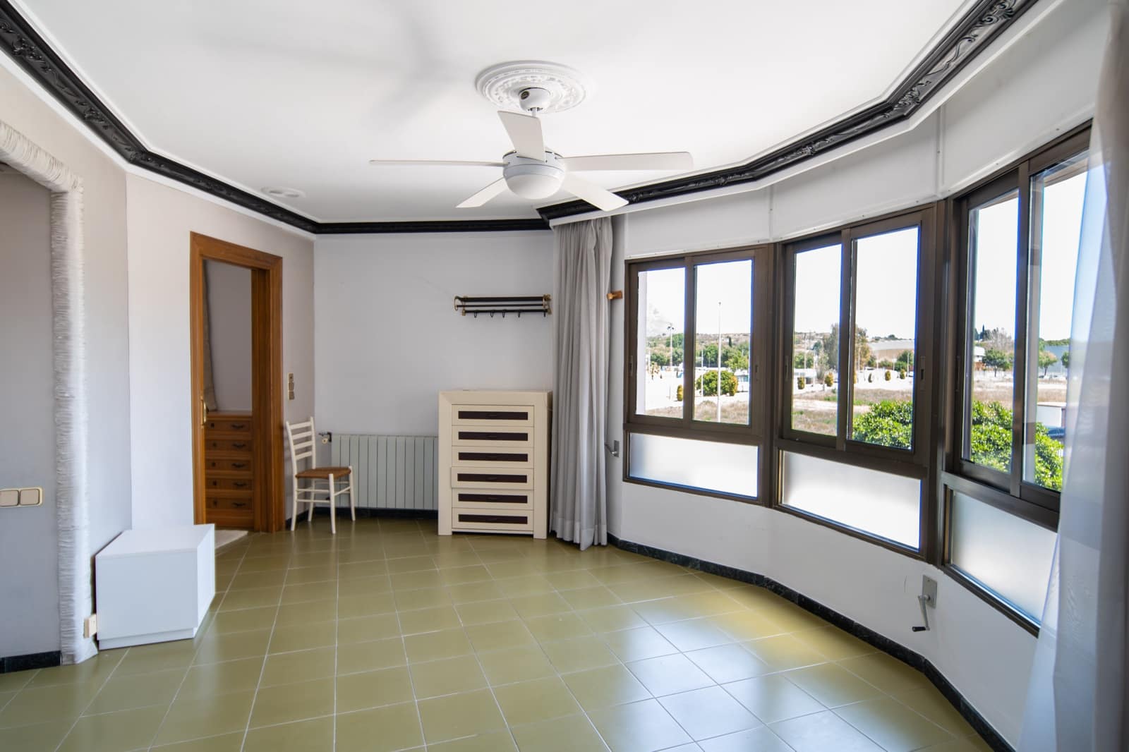 4 bedroom Apartment for sale in Gata de Gorgos with garage - € 450,000 (Ref: 10120486)